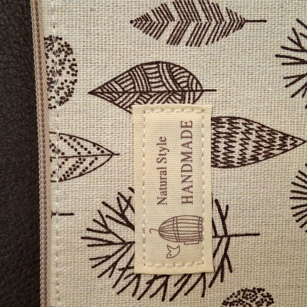 Nwot Leaf Patterned Make-Up Bag - image 7